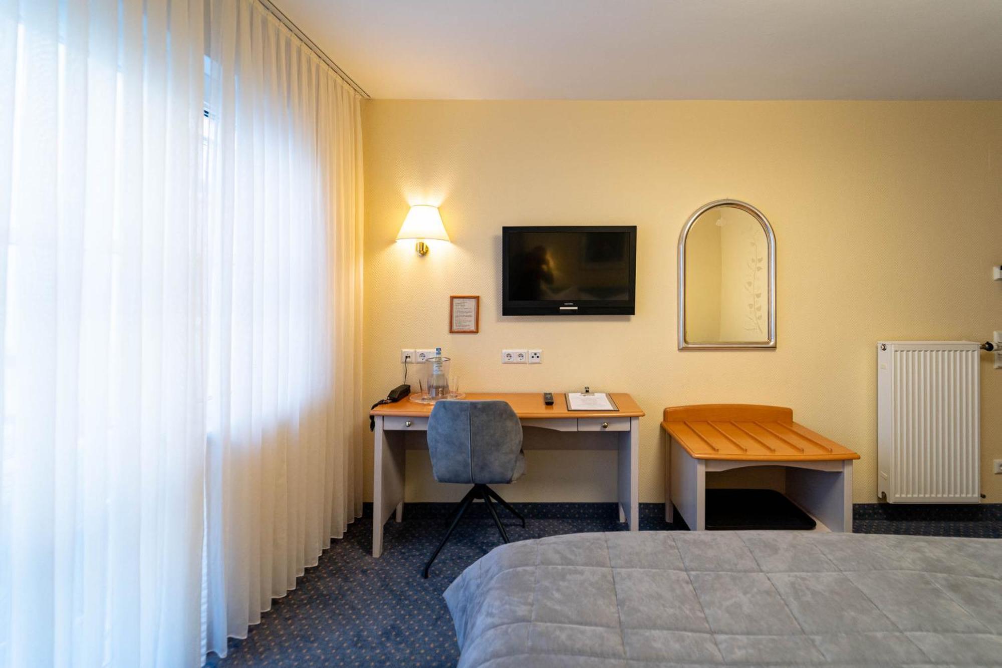 Hotel Zur Traube Ürzig 部屋 写真